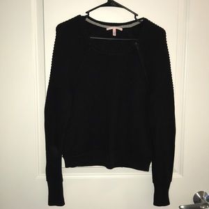 Super cute Victoria’s Secret crop sweater
